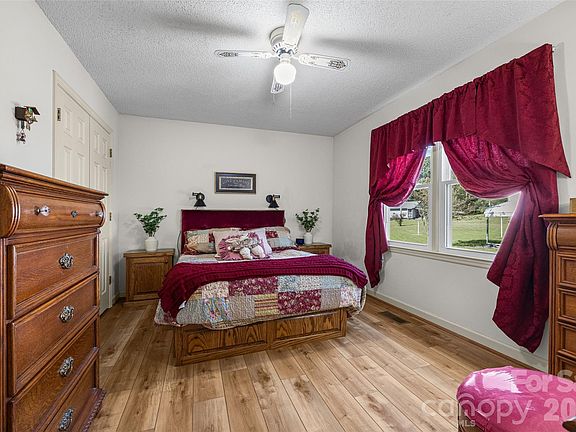 5th image of 106 Misty Ln