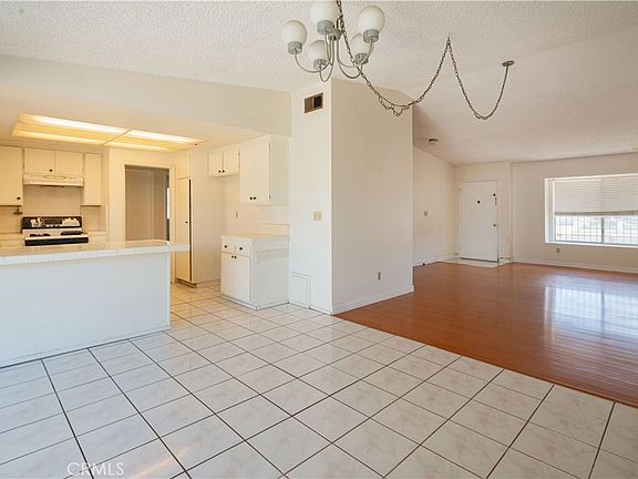 5th image of 23045 Delford Ave