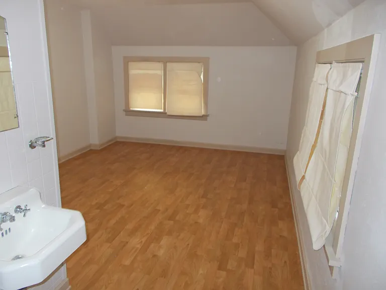 542 Putnam St — Photo 5
