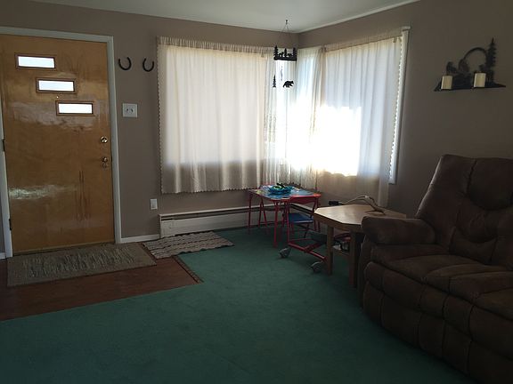 FAMILY ROOM/ENTRY