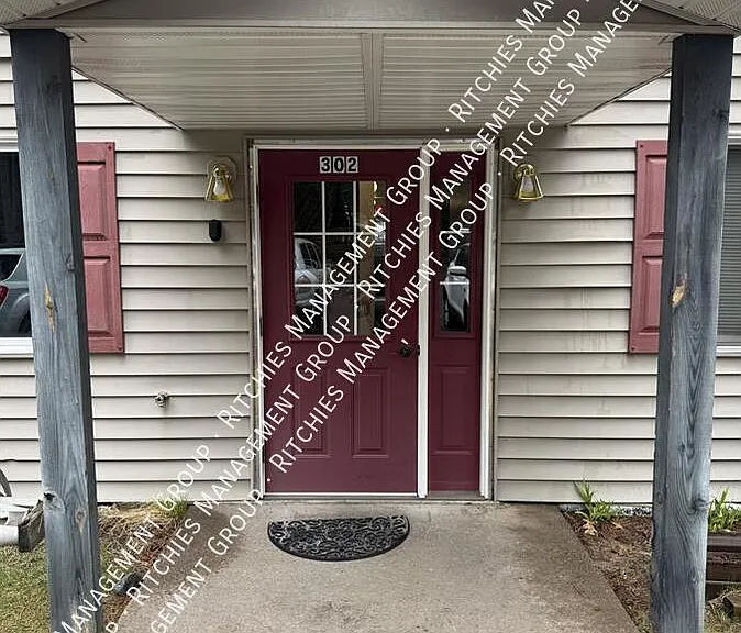 302 Balsam St #B — Photo 4