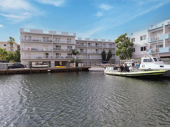 3rd image of 3527 NE 168th St APT 305