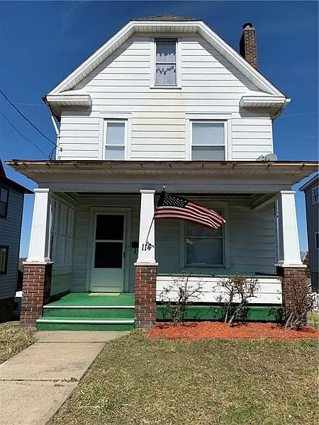 114 Lyon Ave photo 1