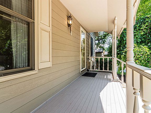 3rd image of 514 Skyline Dr