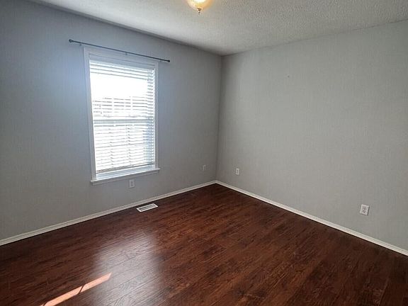 3rd image of 2533 E Logan St