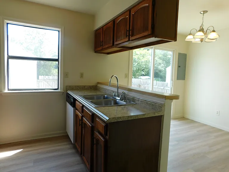 215 Greenbrier Ave — Photo 9
