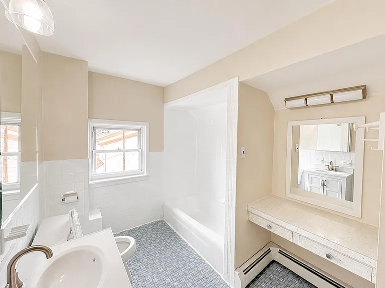 400 Davis Ave #3 — Photo 4