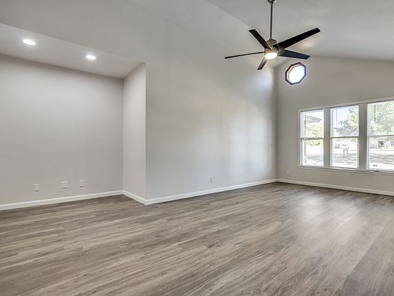 4th image of 2175 Farola Dr