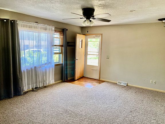 3rd image of 2419 Maple Ave