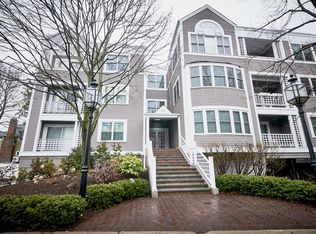 26 Holly Ln APT 1E, Brookline, MA 02467
