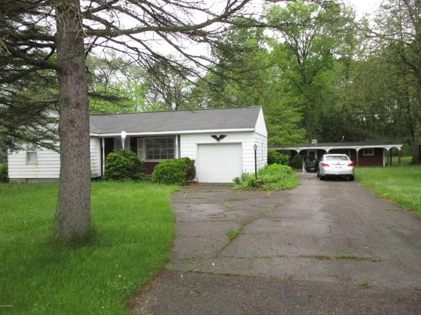 1127 E Bertrand Rd, Niles, MI 49120