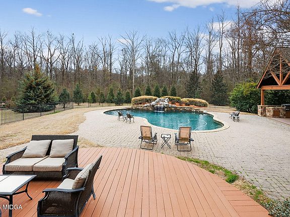 5th image of 151 Country Creek Rd