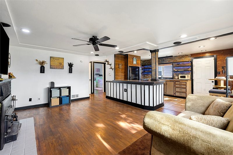 5th image of 1207 Violet Meadow Street S