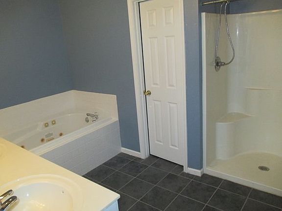 5th image of 4134 Breezewood Dr APT 202