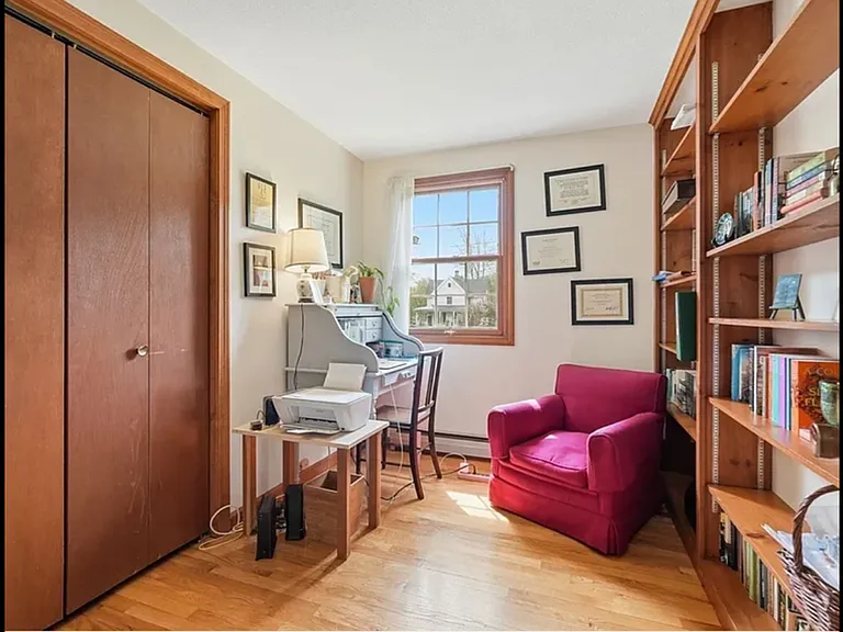 73 N Maple St — Photo 14