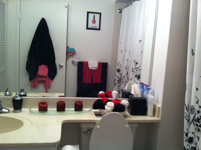 1 bathroom with full tub
