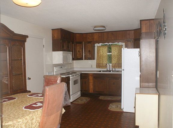 3rd image of 611 Fayette St