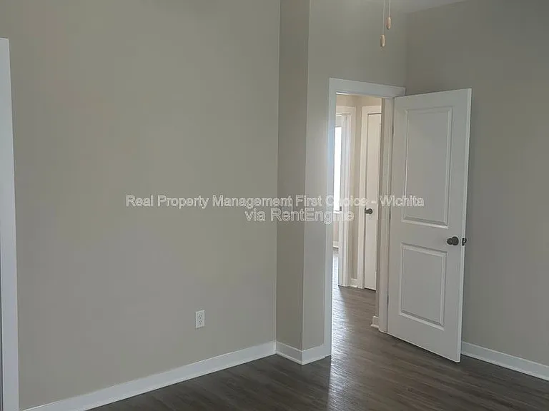1736 E Decarsky Ct — Photo 27