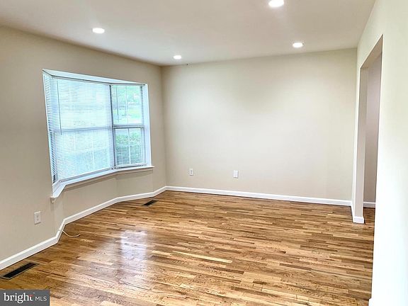 3rd image of 26 Blackburn Ct