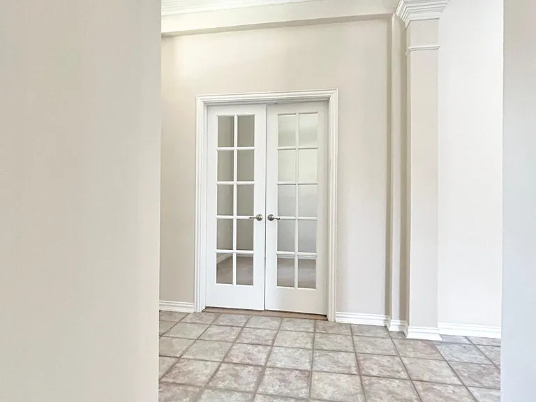 604 Peacock Dr — Photo 9