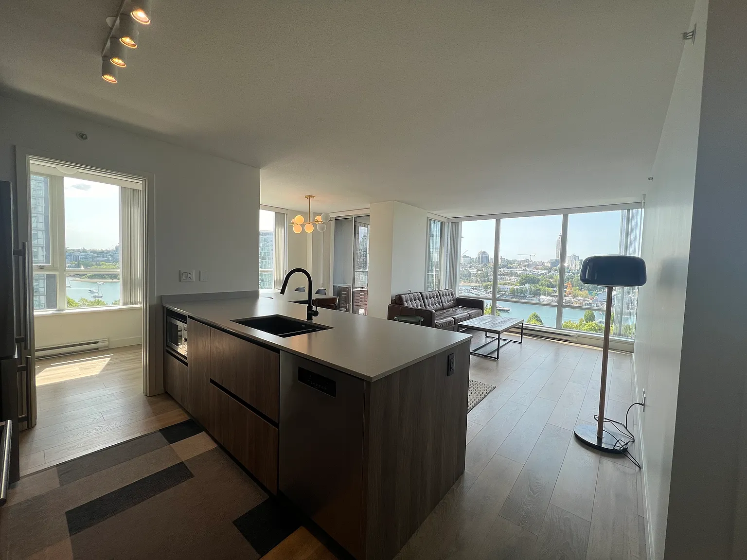 1438 Richards Street Vancouver — Photo 3