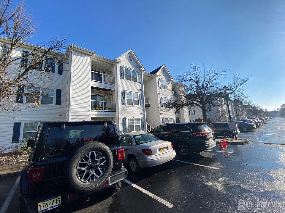 1st image of 513 Waterford Dr