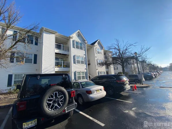 513 Waterford Dr, Edison, NJ 08817