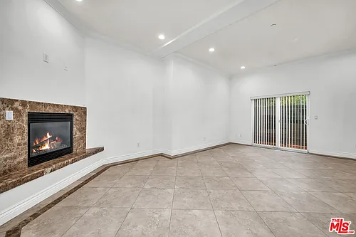 7338 Balboa Blvd #6 Photo 1