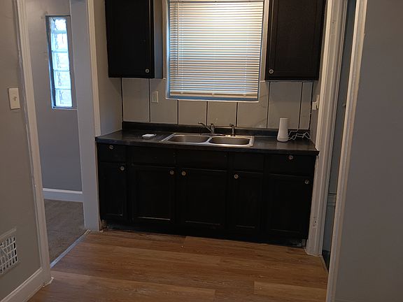 3rd image of 5243 Newport St
