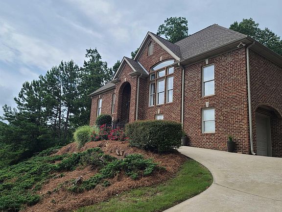 4th image of 584 Lake Crest Dr