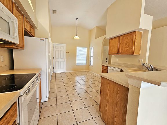 3rd image of 2813 Harwood Ct