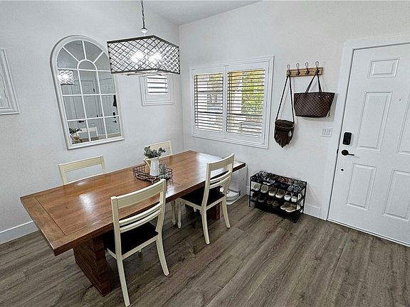 4th image of 3728 W El Campo Grande Ave