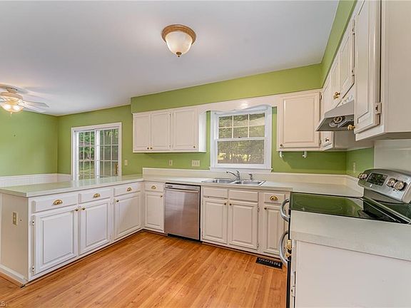 4th image of 2620 Pewter Pl