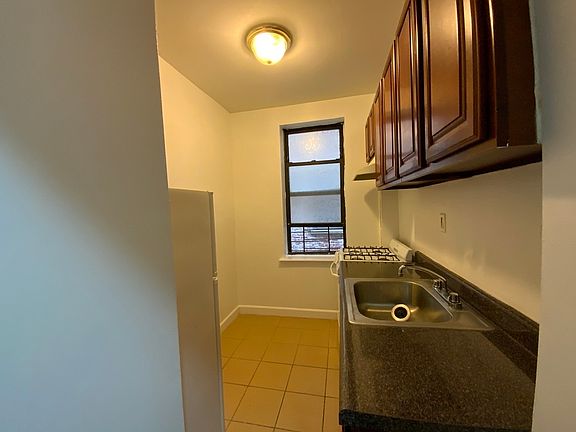 4th image of 238 W 146th St #8A