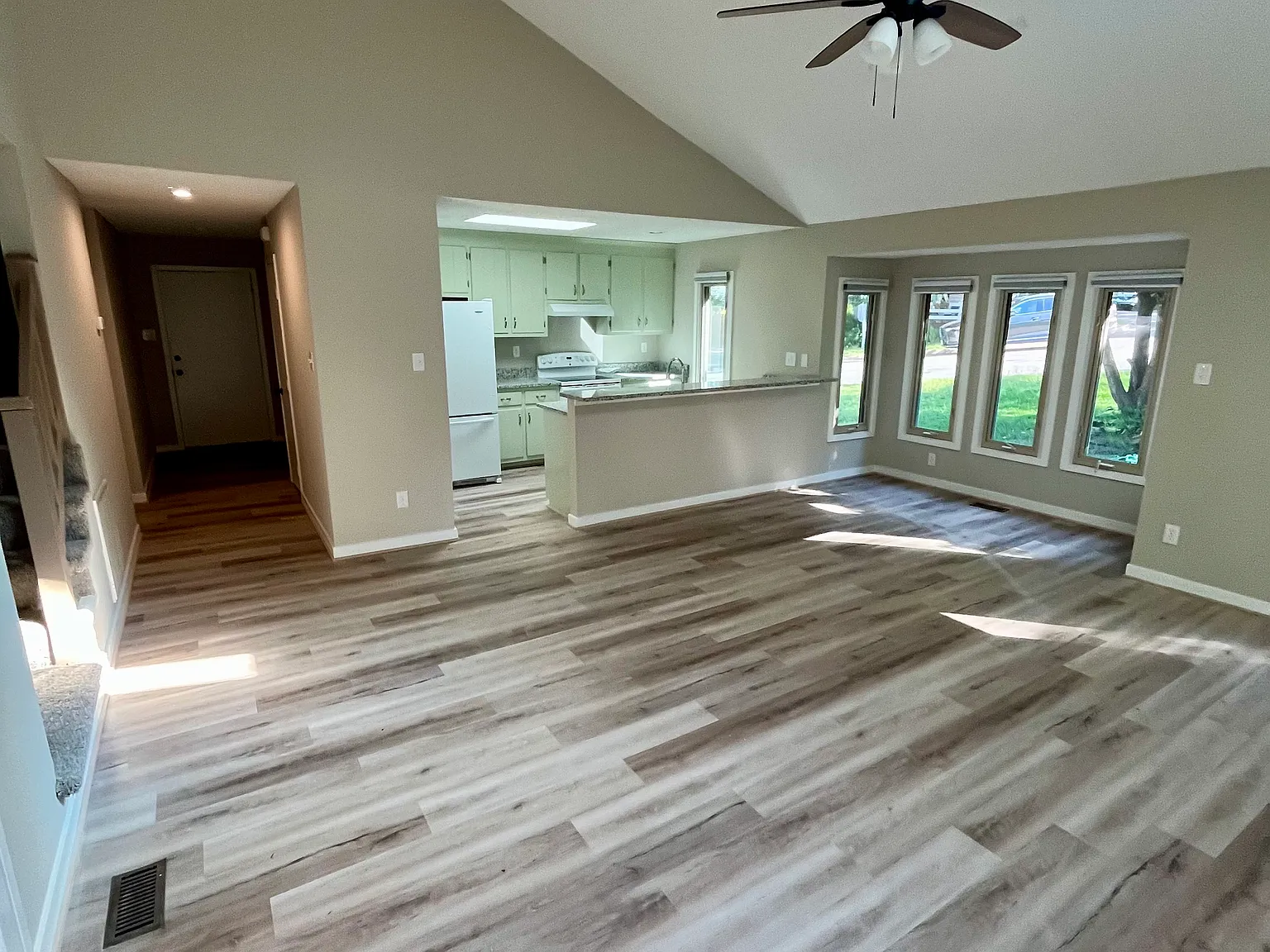 3 bed, 1550 sqft, $2,550 — Photo 4
