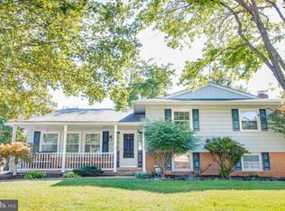 204 Williamsburg Rd, Sterling, VA 20164