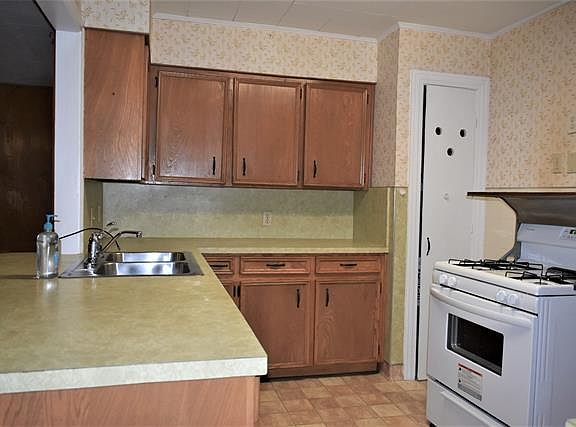 5th image of 708 Archer Ave