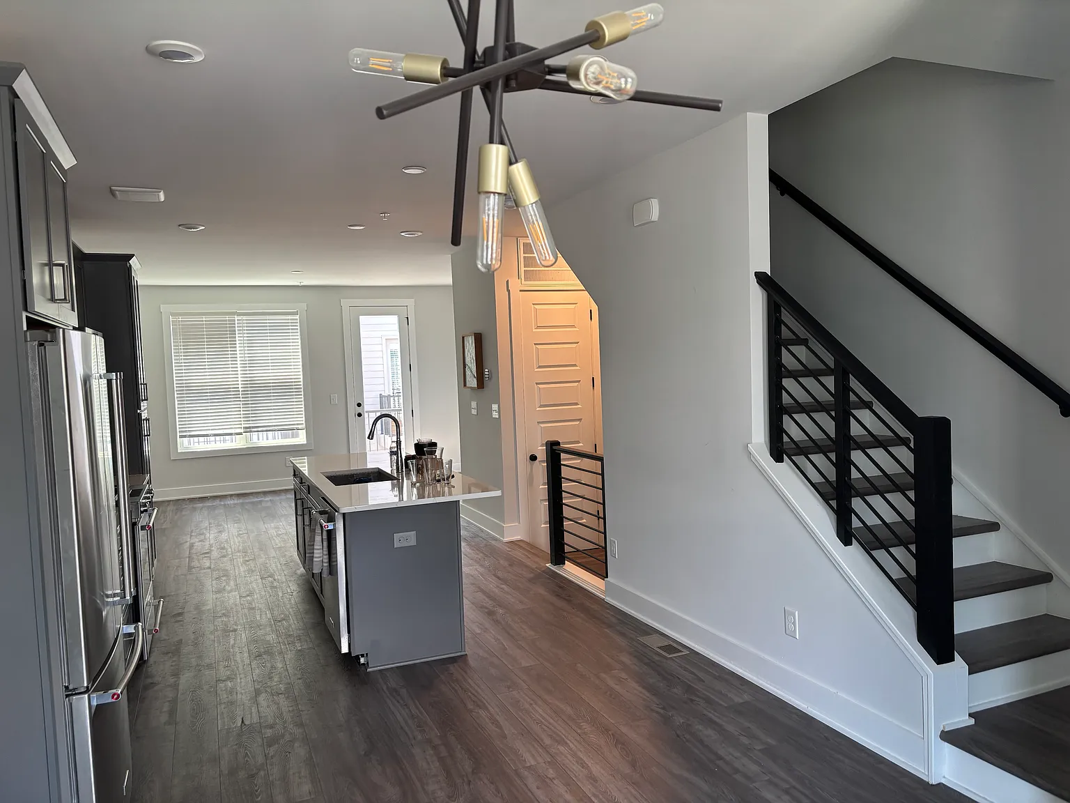 3 bed, 3.5 bath, 1830 sqft, $3,750 — Photo 3