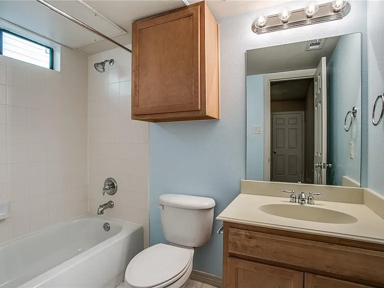 2415 Stutz Dr #D — Photo 18