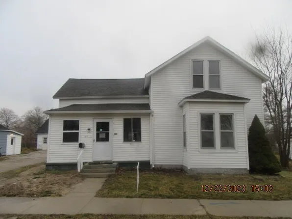215 N East St, Cheboygan, MI 49721
