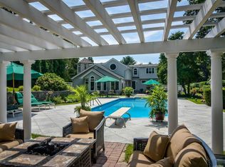 22 Woods Rd, Locust Valley, NY 11560