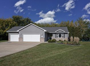1160 Golden Field Rd, Neenah, WI 54956