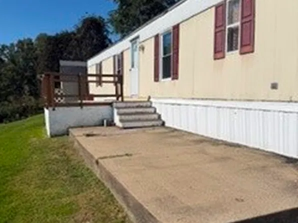 135 Laurie Ln, Washington, PA 15301