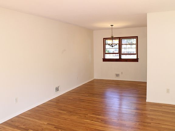 4th image of 3 Mulberry Dr