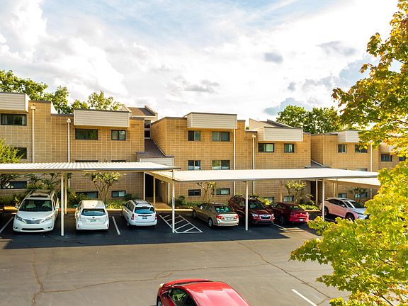 5th image of 4328 Lakeshore Ln Unit 202