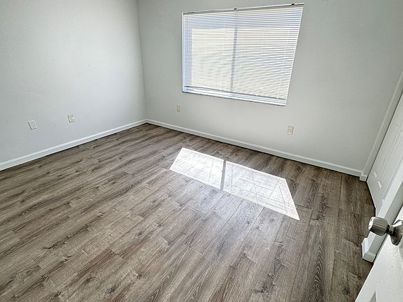 5th image of 379 47th Ave N APT 106