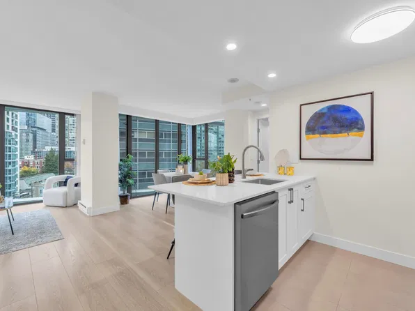 1331 Georgia St W #909, Vancouver, BC V6E 4P1