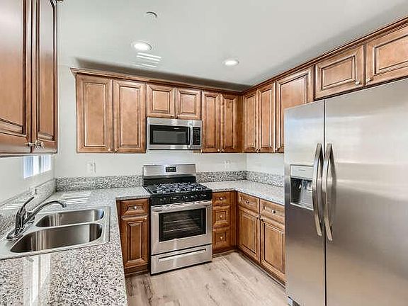 4th image of 509 E Rialto Ave #33