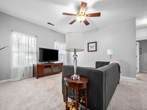 5th image of 949 Seven Oaks Blvd