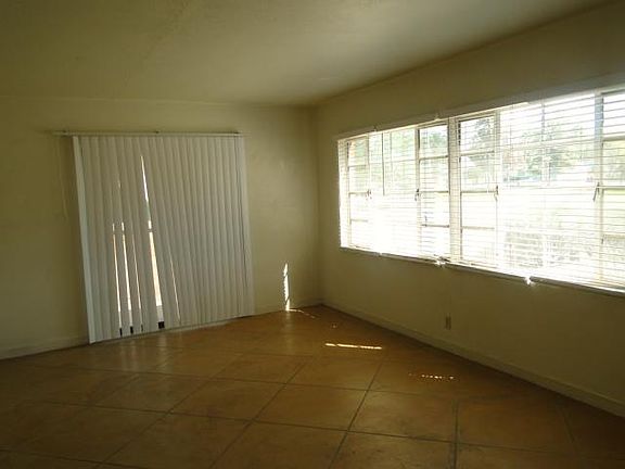3rd image of 901 N Tucson Blvd